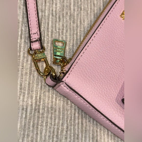 💗👛{Steve Madden} Beautiful Pink Logo Large Wristlet | Clutch Wallet! - Picture 10 of 13